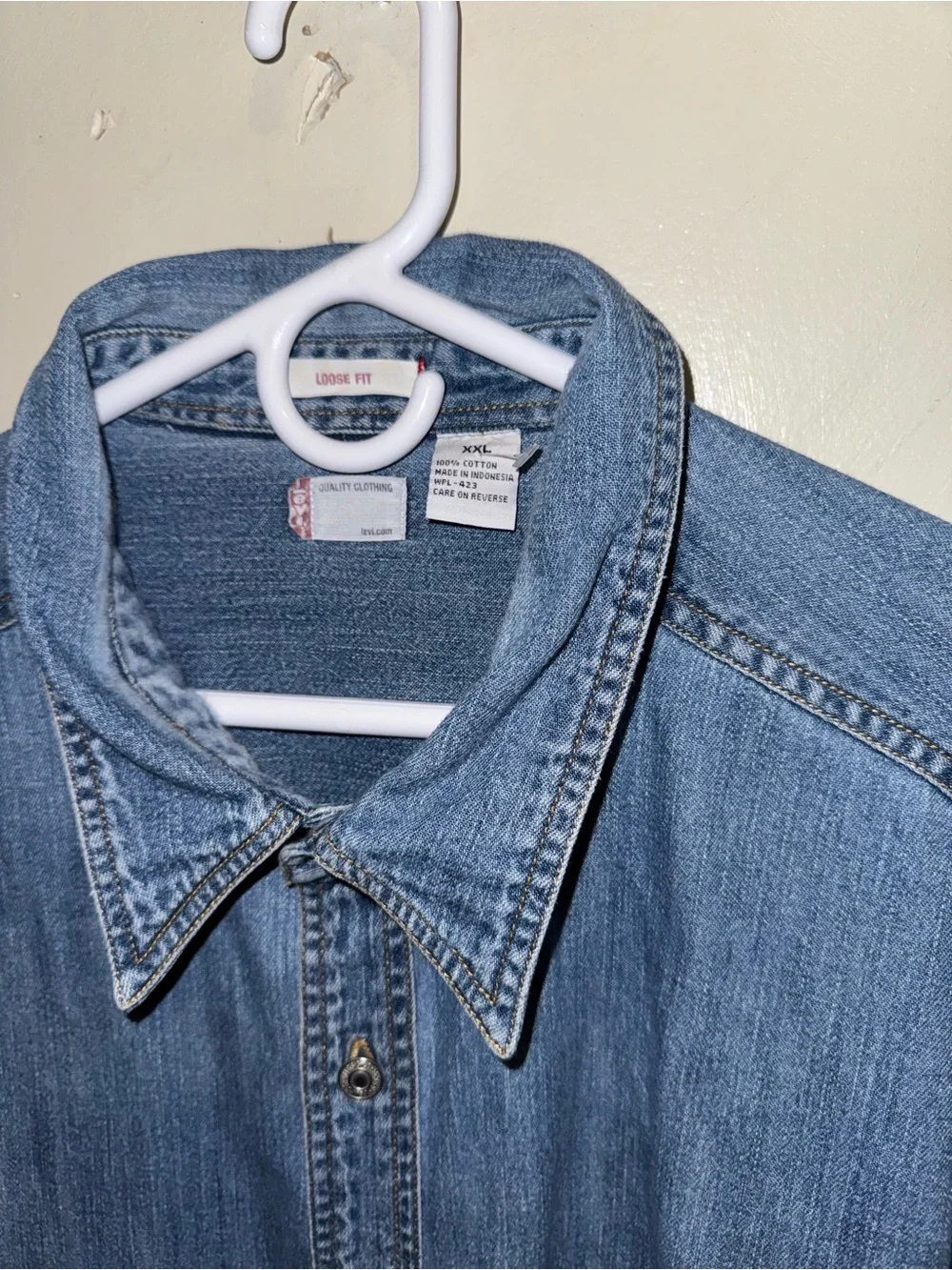 NWOT Men’s Levi Button Denim Shirt